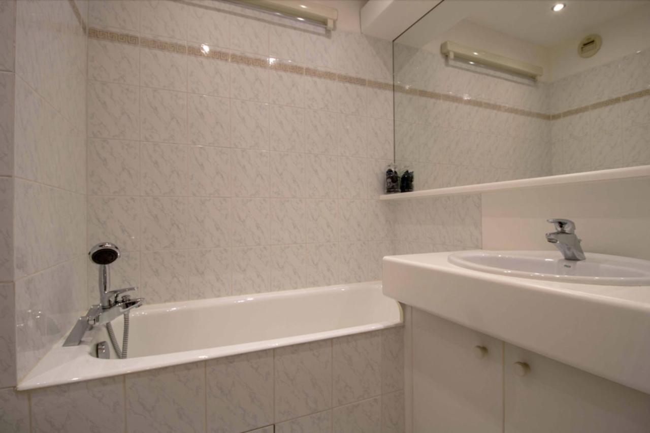 Apartment With Balcony And View On The Port Fréjus 외부 사진